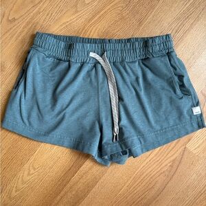 Women’s Vuori shorts size small